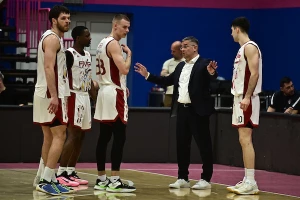 POLUVREME - Raspucani "panteri" muče Partizan, FMP na "pola puta" do finala